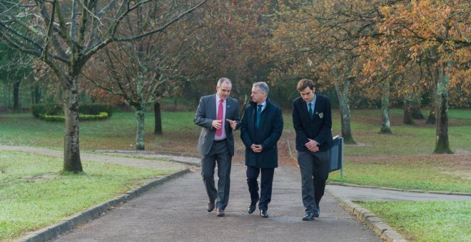 La visita del lehendakari a un colegio del Opus llega al Parlamento Vasco