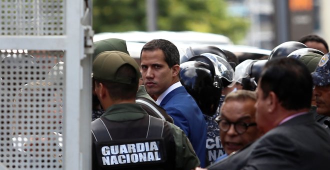 La Policía venezolana impide a Guaidó y otros diputados entrar al Parlamento