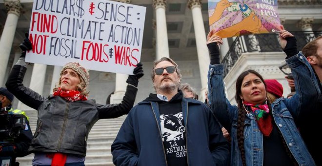 Arrestan a Joaquin Phoenix y Martin Sheen en una manifestación por el clima