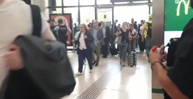 Vigilancia en la estación Barcelona tras desalojarse la sentada