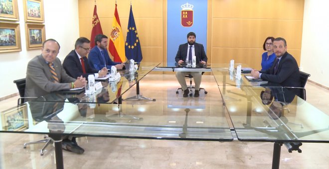 López Miras aborda con el PSOE, PP, VOX y Cs la situación del Mar Menor