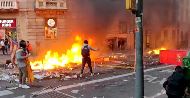 Disturbios en la plaza Urquinaona de Barcelona