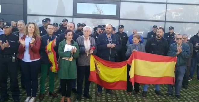 Concentración en Cáceres en apoyo a los policías de Cataluña