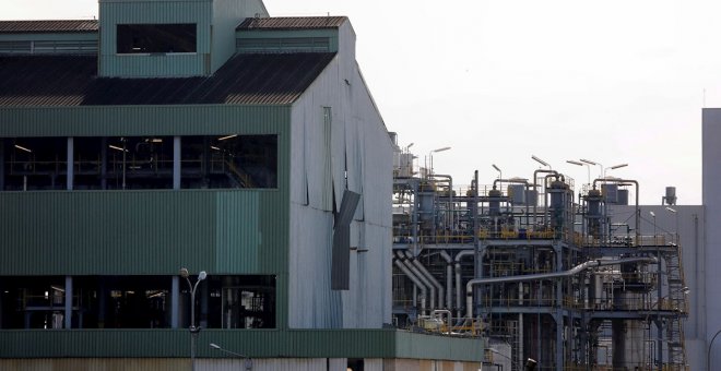 Trasvasan 55.000 kilos de óxido de etileno del depósito que ardió en la planta petroquímica de Tarragona