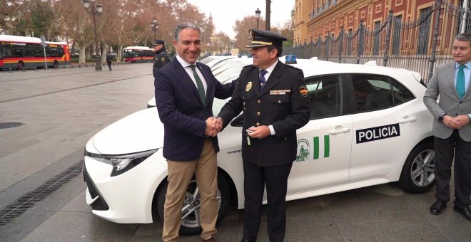 Bendodo entrega 22 vehículos camuflados a la Unidad de Policía