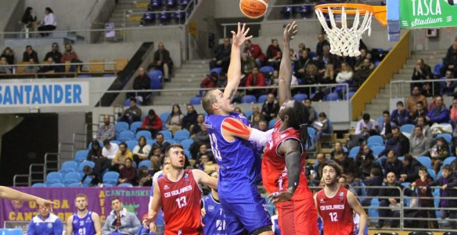 Arha Hoteles vence al CB Solares en el derbi cántabro