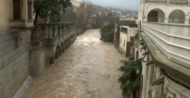 El río Tordera deja incomunicadas varias localidades de Gerona