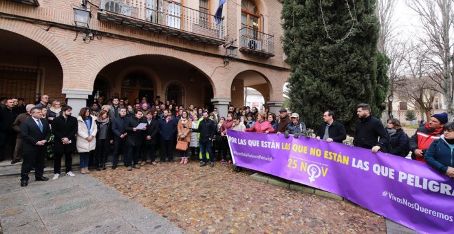 La Puebla de Almoradiel se echa a la calle para condenar el asesinato machista de su vecina