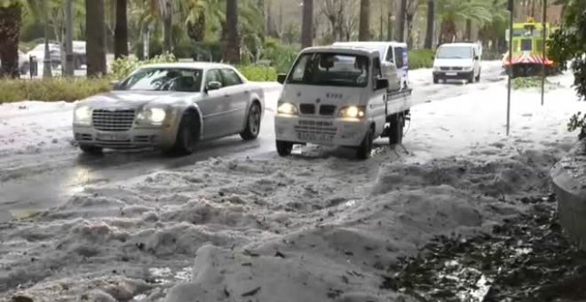 Una espectacular granizada azota Málaga