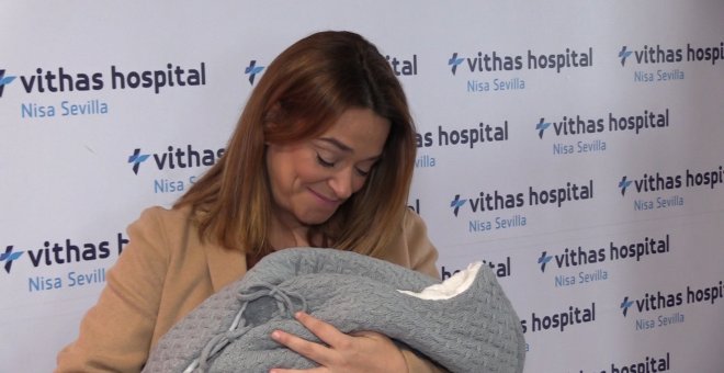 Toñi Moreno vuelve a casa después de dar a luz a su primera hija