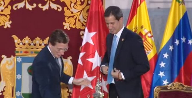 Almeida y Villacís otorgan a Juan Guaidó las Llaves de Oro de Madrid