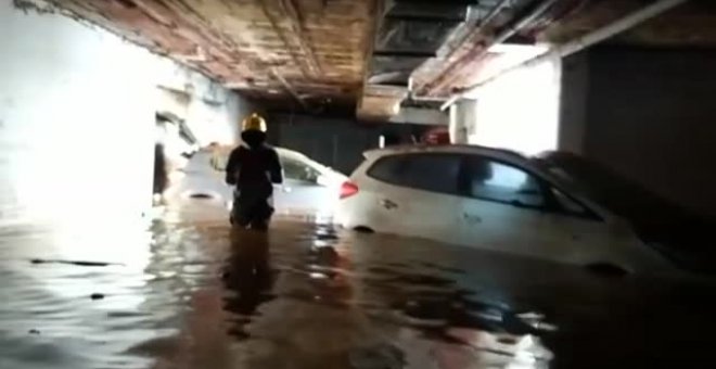 Gloria deja sótanos y bajos completamente inundados en Campanillas, en Málaga
