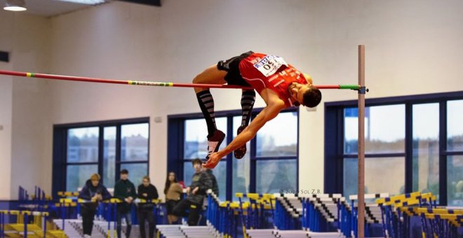 Los saltadores David Bolado y Valvanuz Cañizo, líderes del Campeonato de Cantabria de Invierno