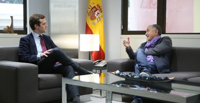 Casado se reunirá con sindicatos y patronal tras la subida del SMI para "evitar que Sánchez arruine a España"