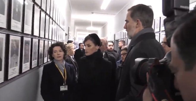 Los Reyes Felipe y Letizia visitan Auschwitz