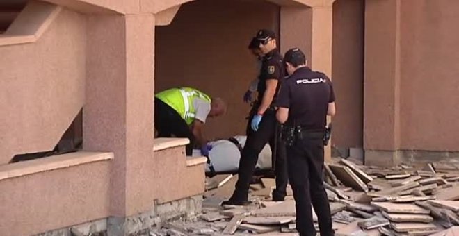 Hallan el cuerpo de un hombre en los escombros de un centro comercial de Maspalomas (Gran Canaria)