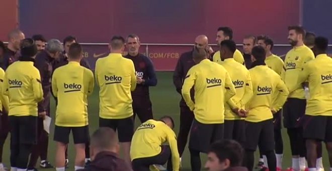 Setién no se pierde un rondo en el entrenamiento del Barça