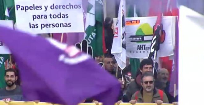 Al menos diez detenidos y mucha tensión en la jornada de huelga general en Navarra y País Vasco