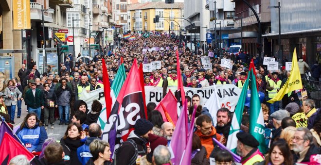 Decenas de miles de personas se manifiestan en Euskadi y Navarra por las pensiones, un trabajo y una vida dignas
