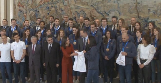 Los Reyes reciben con orgullo a la Selección de Waterpolo