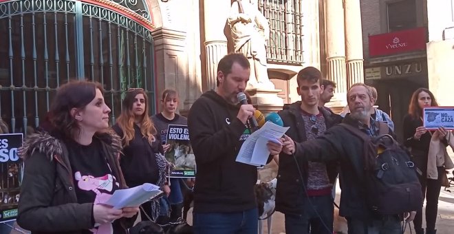 Concentración en Pamplona en contra de la caza