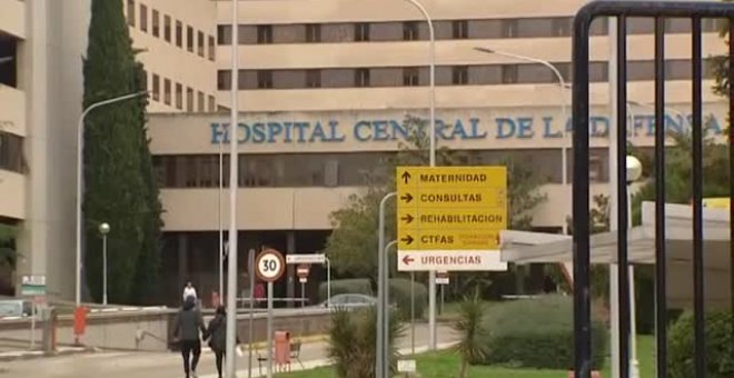 Los 21 españoles aislados en el Hospital Gómez Ulla reciben la visita de familiares