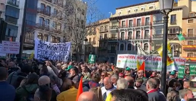 Agricultores y ganaderos se manifiestan contra el Gobierno