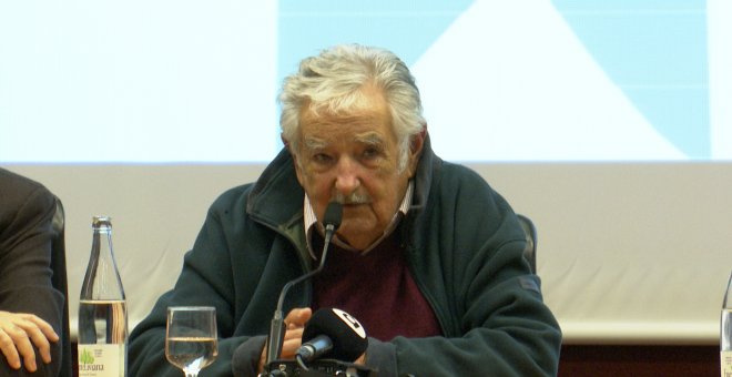 Mujica pide al nuevo Gobierno de España que "quiera a su pueblo"