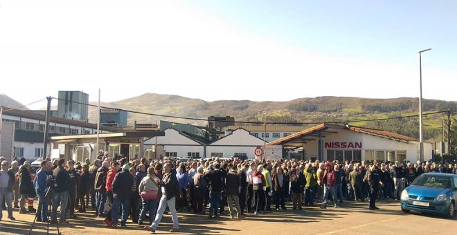 Los trabajadores de Nissan en Cantabria reconocen su "dependencia" de la fábrica de Cataluña y reclaman un "plan industrial" para las plantas de la compañía en España