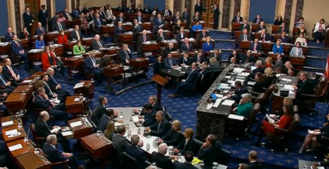 El Senado de EEUU absuelve a Trump en la fase final del 'impeachment'