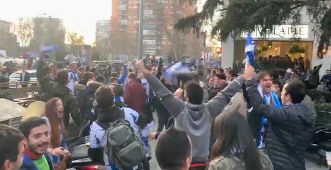 Aficionados de la Real Sociedad a su llegada el Bernabéu