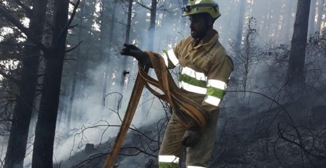 Activo un incendio forestal encima de los túneles de La Engaña