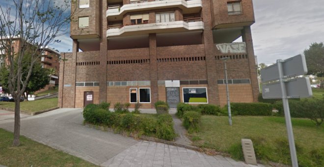 Padres de alumnos denuncian que una empresa quiere abrir un salón de apuestas a 200 metros de un instituto, la mitad de la distancia legal