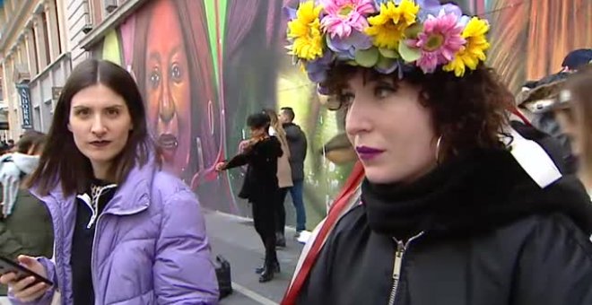 El mes de lucha feminista previo al 8M arranca con una cadena humana en Madrid