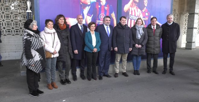 Uribes asiste a la final de la Supercopa de fútbol femenino