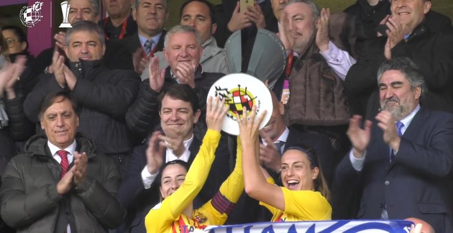El Barça levanta la primera Supercopa de España femenina