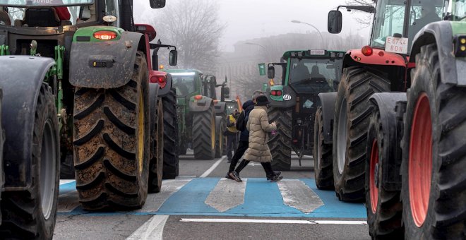 Sánchez se aliará con Macron para minimizar los recortes en ayudas europeas al campo