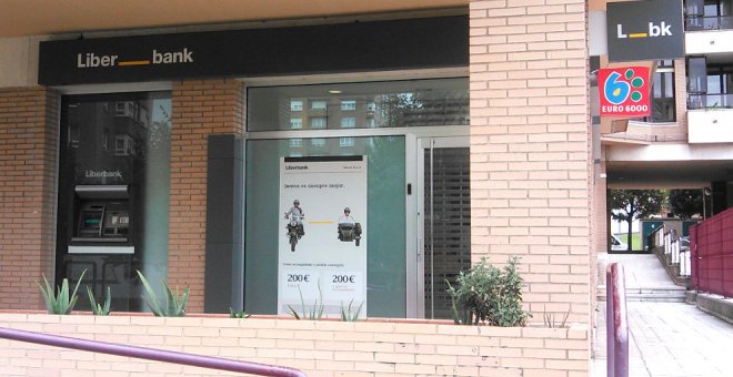 "Liberbank quiere pagar 'dos pesetas' y que sus sucursales estén limpias de cara al público a nuestra costa"