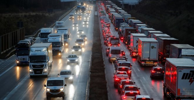 Los coches vendidos en el último año contaminan de media más que los matriculados el año anterior