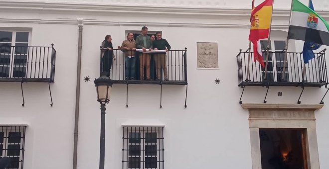 Despliegan el primer lazo verde en Villafranca en defensa del sector agrario