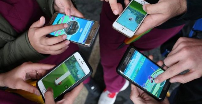 La Comunidad de Madrid prohibirá el uso de móviles en los recreos