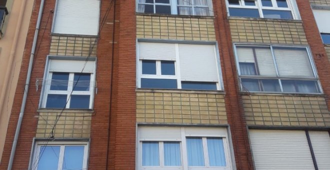 Un incendio obliga a desalojar un edificio en Santoña