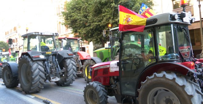 Tractorada en València por situación "insostenible" de la agricultura
