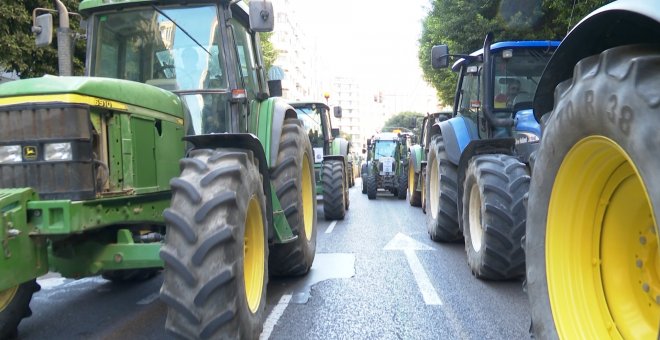 Agricultores y ganaderos se concentran en varios puntos de España