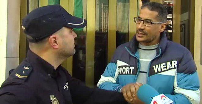 Dos policías salvan a un bebé en Valencia que no respiraba