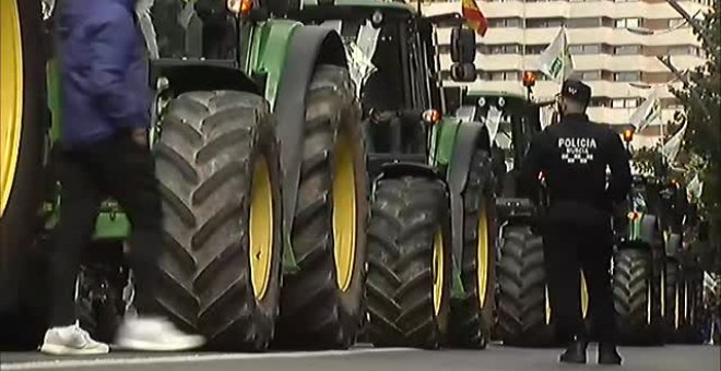 Continúa la lucha de los agricultores en las calles mientras Europa debate sus ayudas