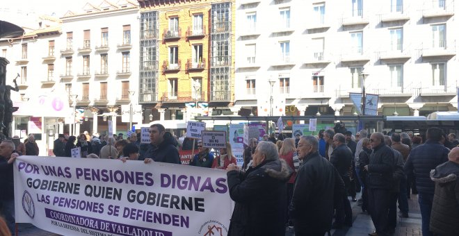 Cerca de 200 pensionistas se movilizan en Valladolid