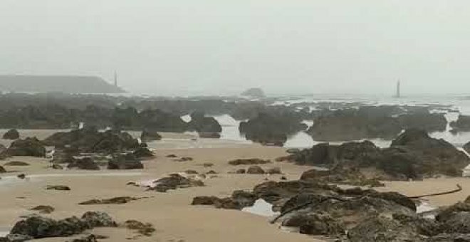 Santander amanece con una intensa niebla que dificulta el tráfico por tierra y aire