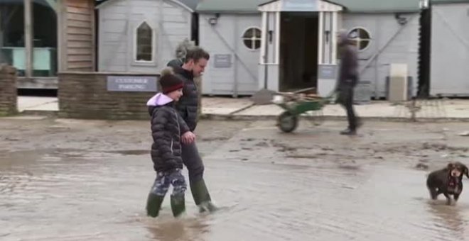 Continúan las inundaciones en Inglaterra