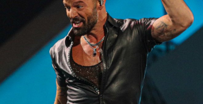 Ricky Martin apoya las protestas en Chile, arde Viña del Mar